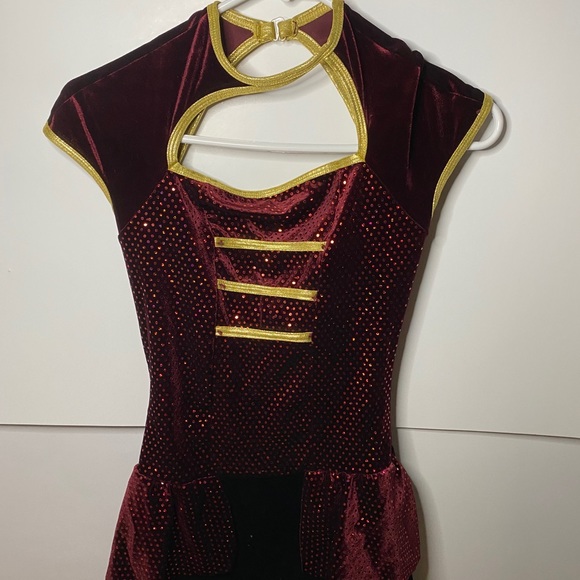 Costume - Picture 1 of 6